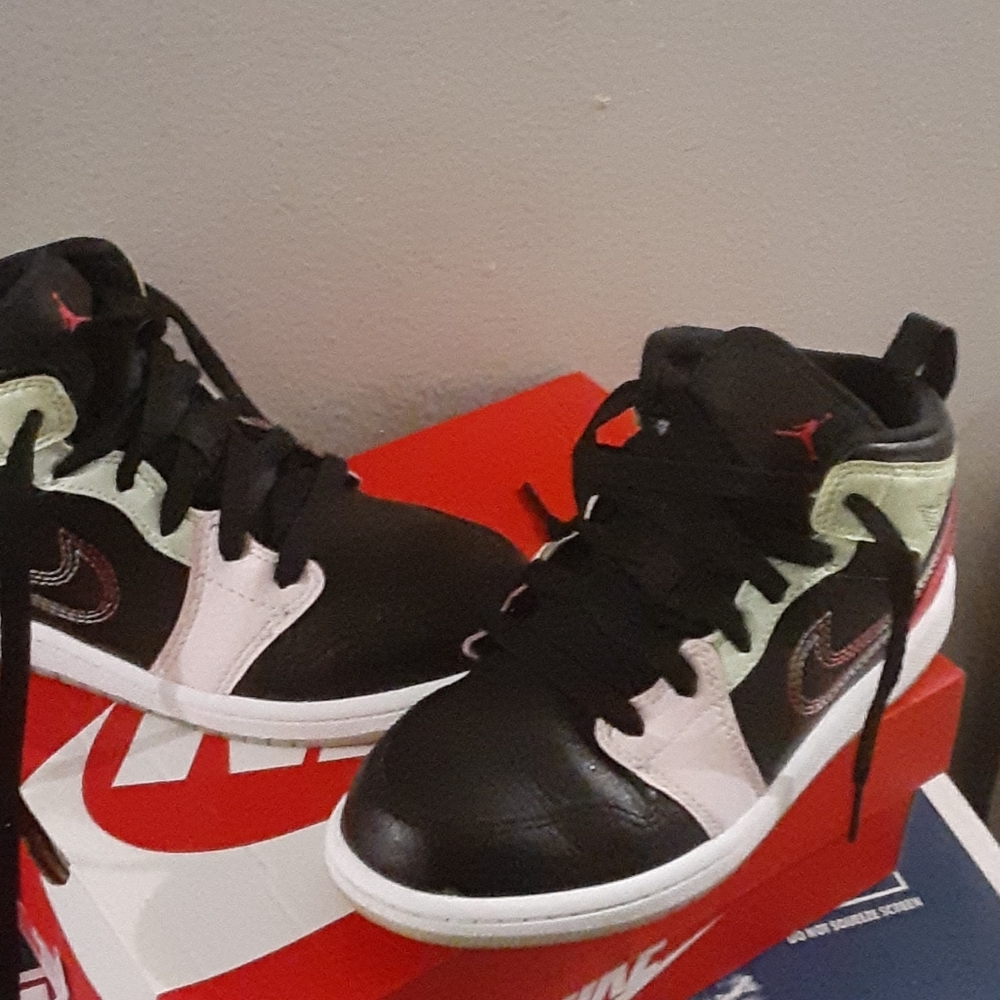 Size 2 boy/girl glow in the dark Nike sneakers